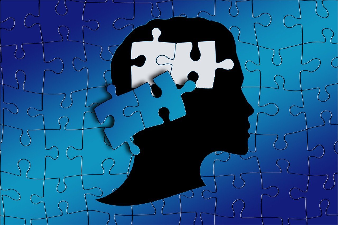Silhouette of a head made of jigsaw pieces, representing neurodiversity